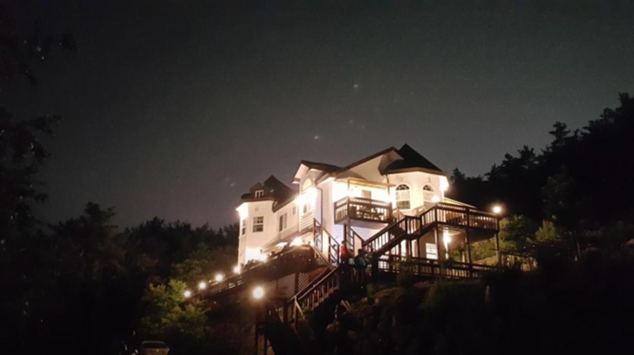 Another World Pension Gyeongju Exterior foto