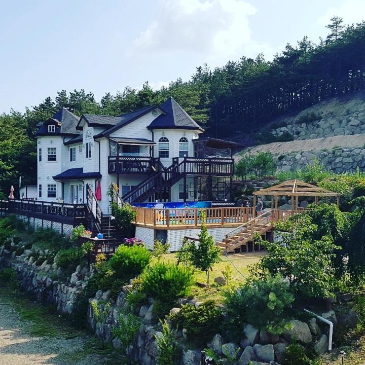 Another World Pension Gyeongju Exterior foto