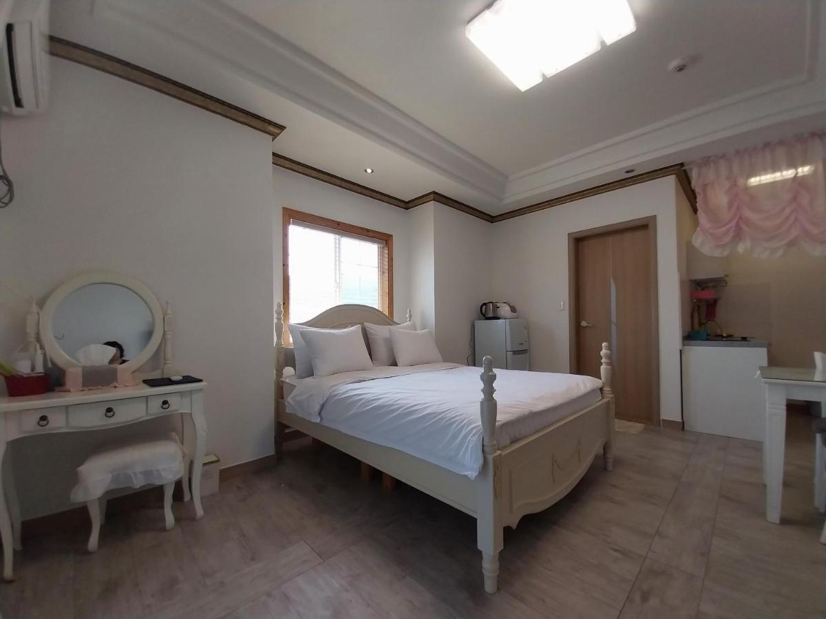 Another World Pension Gyeongju Exterior foto