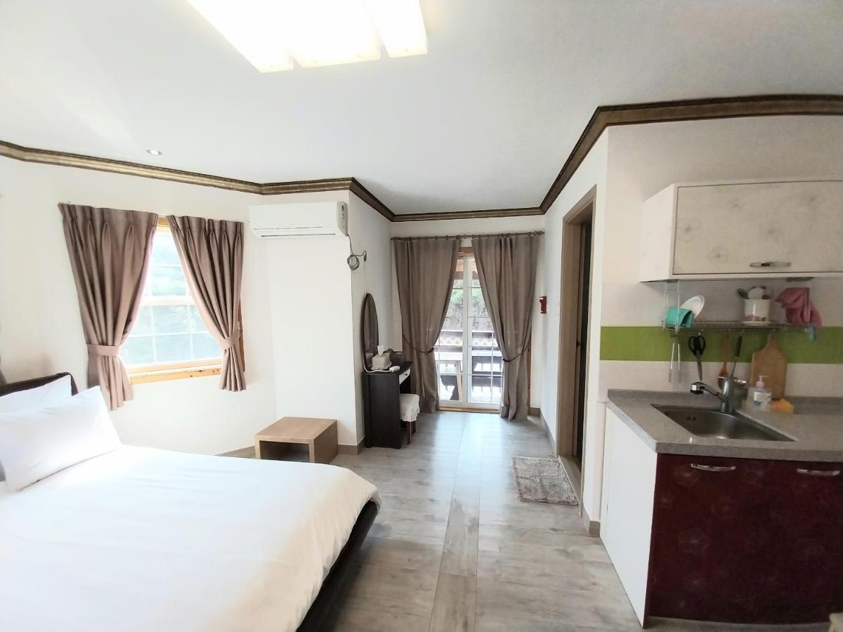 Another World Pension Gyeongju Exterior foto